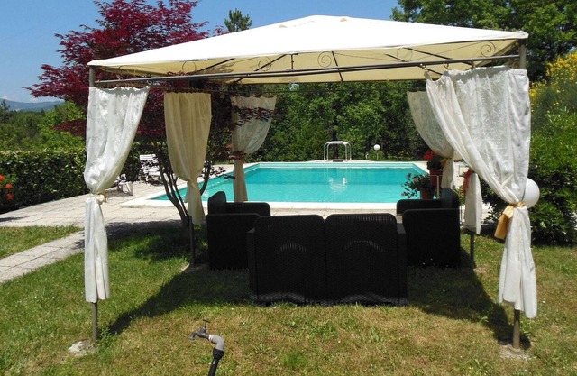 Pretty Chalet in Città di Castello with Swimming Pool