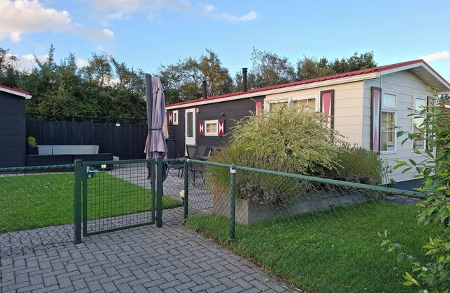 Pretty chalet with free WiFi on a friendly camping site