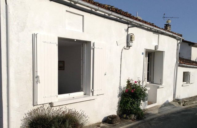 Pretty cottage close to the estuary