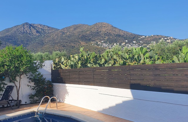 pretty house 5 people fully equipped with private pool, wifi, close to the sea