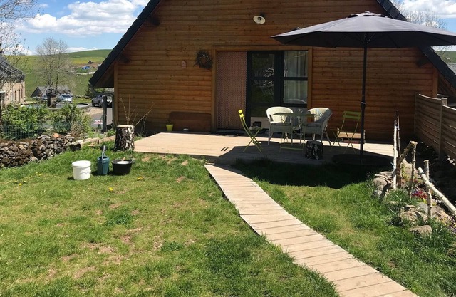 PRETTY HOUSE IN CEZALLIER SANCY IN AUVERGNE
