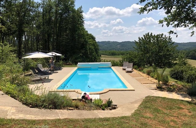 Pretty, Perigordine-Style House With Private Heated Pool, Views Over The Vezere