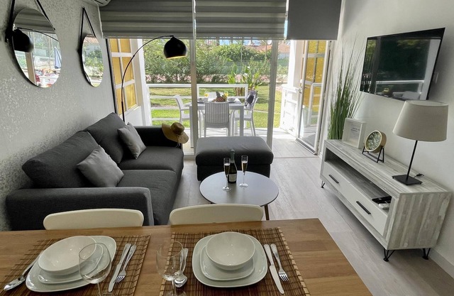 Pretty pool view holiday home