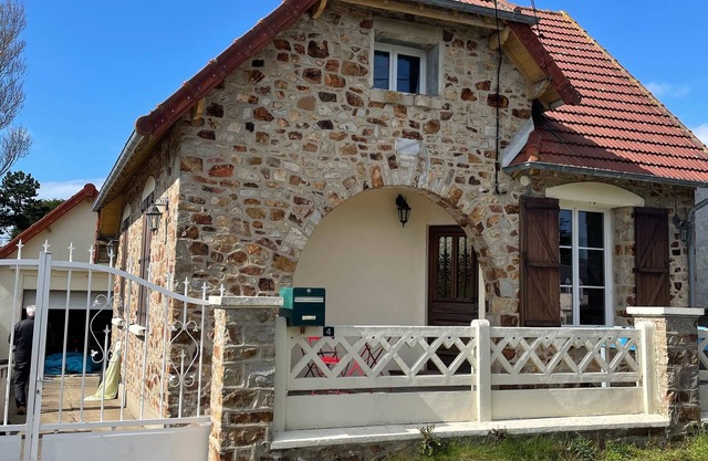 Pretty stone house 300 m from the beach