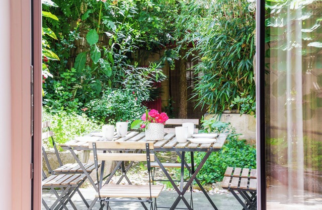 Pretty town house in the heart of Chinon + garden