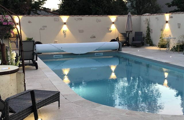 Pretty Traditional Farmhouse, With own Private Pool Near Beaches