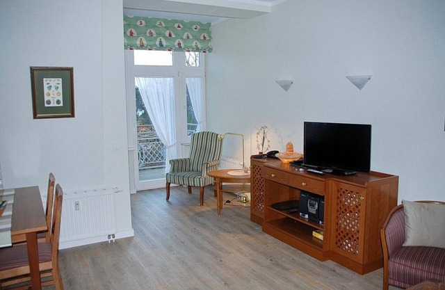 Pretty vacation apartment with two balconies - only 100 m to the fine sandy beach -