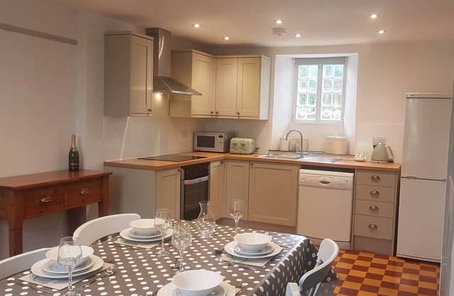 Pretty victorian cottage with loads of character, great for families