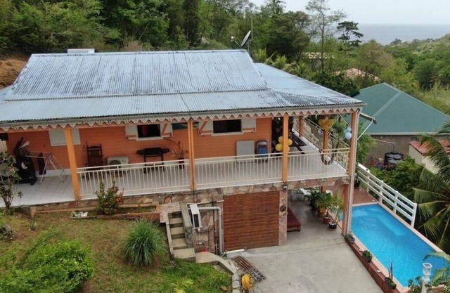PRETTY VILLA, ALL COMFORT, in exotic wood, NEAR BEACH and PRIVATE SWIMMING POOL