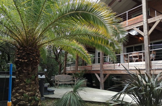 Pretty villa in a green setting close to the beach