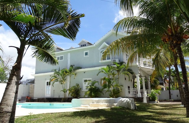 PRETTY VILLA IN A GREEN CASE 3 MIN FROM THE TROU AUX BICHES BEACH