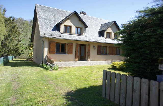 Pretty warm house with large garden between Massif du Sancy and Cézallier