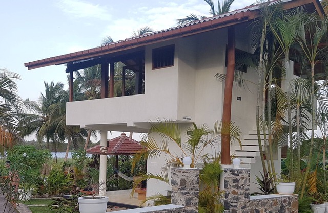Price includes all meals. Paddy field villa near Udawalawa national park