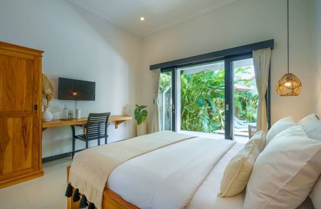Price Special -4 BDR Villa Donna, Wi-Fi & Pool
