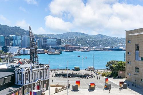 Prime 3 bedrooms apartment with harbour views in Wellington Central