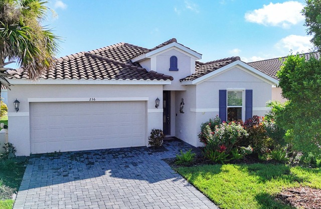 Prime Area Near Golf Courses! Stunning 3 BDRM! Utils Incl