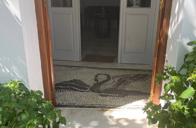 Prime Beachfront, Fully Furnished, 2-Bedroom Apartment in Magazia Beach Sleeps 5