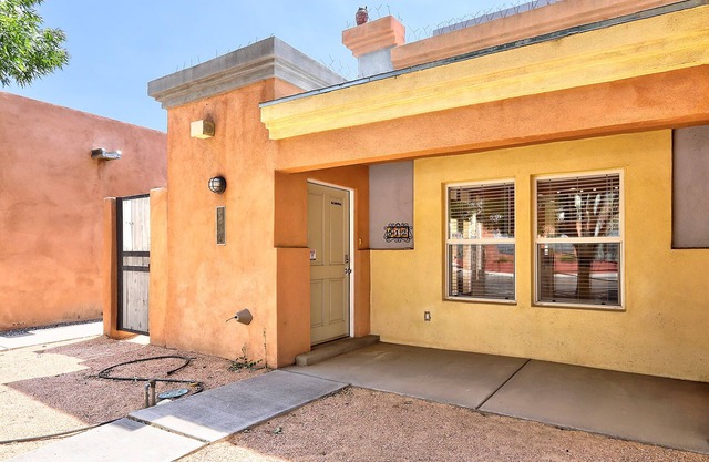 Prime Downtown location, steps to zoo, grocery, Century Rio 14, restaurants