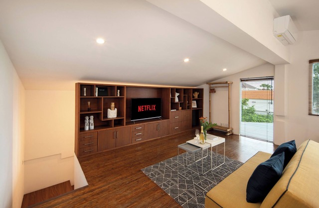 Prime Location! 7 BEDR Villa/Batu Bolong/Beach