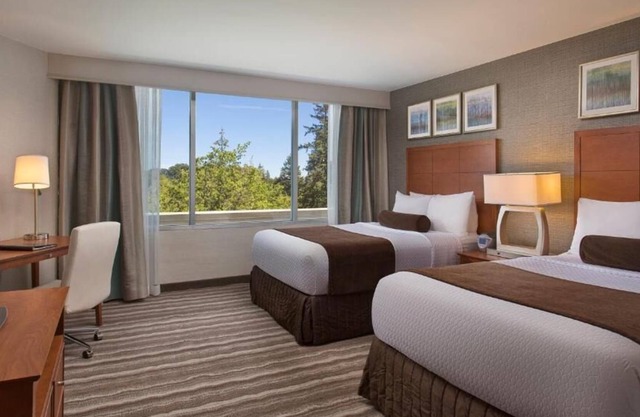 Prime Location! 2 Convenient Units, Onsite Pool, Parking, Near Lake Oswego!