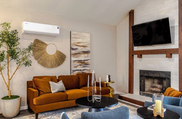 Prime Location: 3bd with BBQ, 4 miles from Historic Downtown McKinney. Sleeps 8.