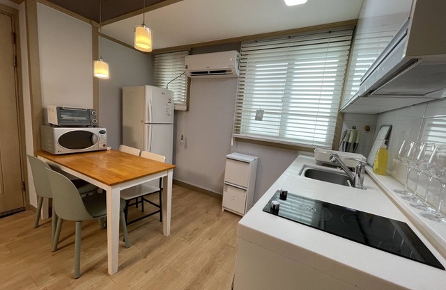 Prime location and comfort 2BDR apt @Gangnam