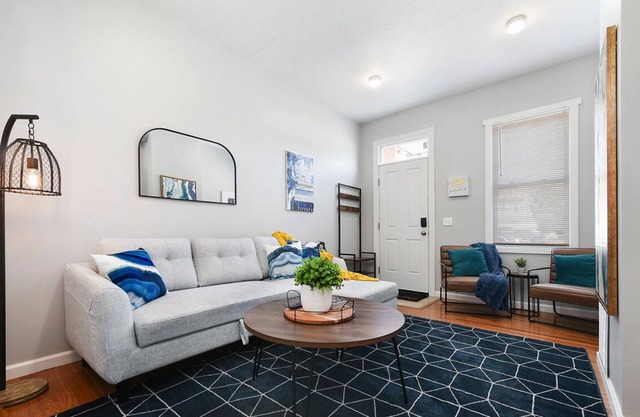 Prime Location, Free Parking, Fast WiFi, Walkable