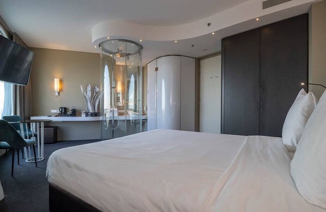 Prime Location in Amsterdam Close to City Center, Nature Activities & Local Spot