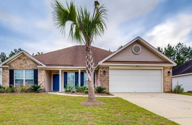 PRIME Location in Pooler, Spacious w Outdoor Oasis