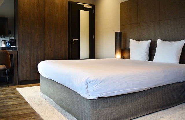 Prime Location Near City Center, Local Hotspots, Beach Vibes & Outdoor Adventure