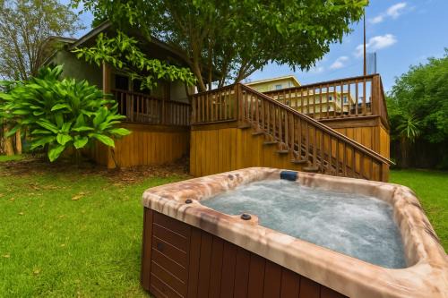 Prime S Tampa with Hot Tub, Deck, Near Beach