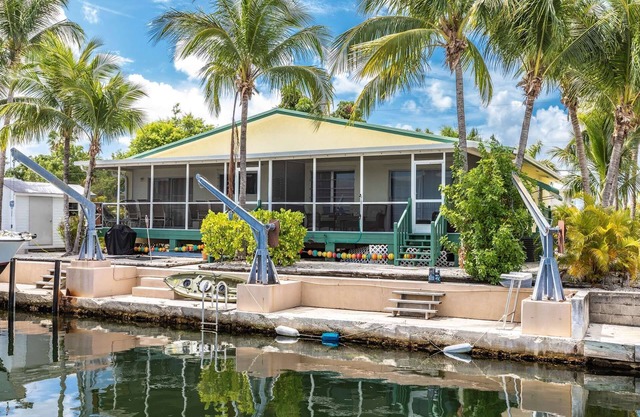 Prime Time 2: Charming Canal Front Duplex, Your Gateway to South Pine Channel & Atlantic/Gulf Waters