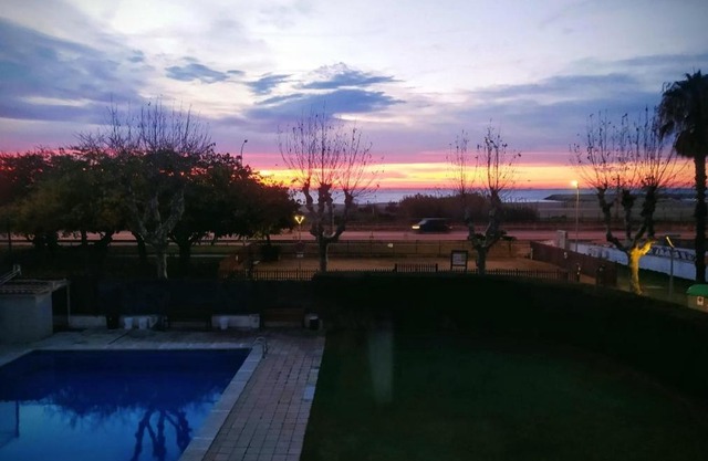 Primera línea de mar y piscina a 20 minutos de Barcelona