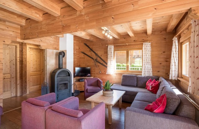 Primeval wood chalet with private wellness and terrace