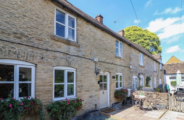 PRIMROSE COTTAGE (STOW), family friendly in Stow-On-The-Wold