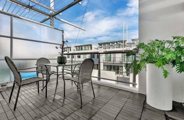 Princess Wharf w/Balcony