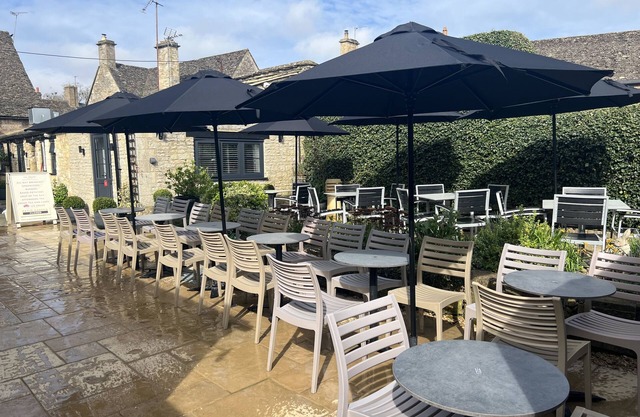 Priory Tearooms Burford With Rooms