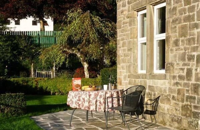 PRIORY VIEW, pet friendly, country holiday cottage in Ulverston