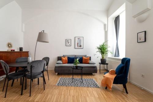 Pristine 1BR Steps from City by HM