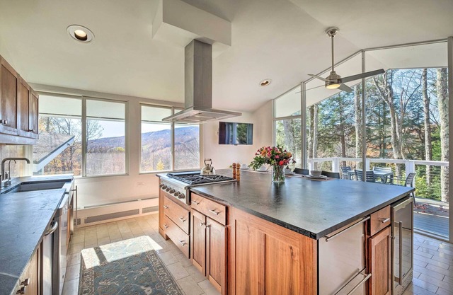 Pristine West Dover Home w/Deck & Mountain Views!