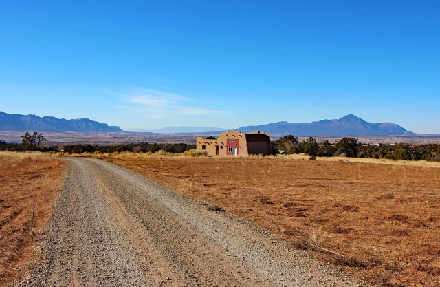 Privacy and Views, Pet-Friendly couples' retreat close to Phil's World