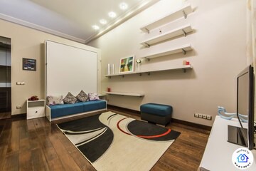 PRIVAT APARTMENT AT THE KHRESCHATYK HISTORICAL ALLEY NEARBY MAIDAN SQUARE