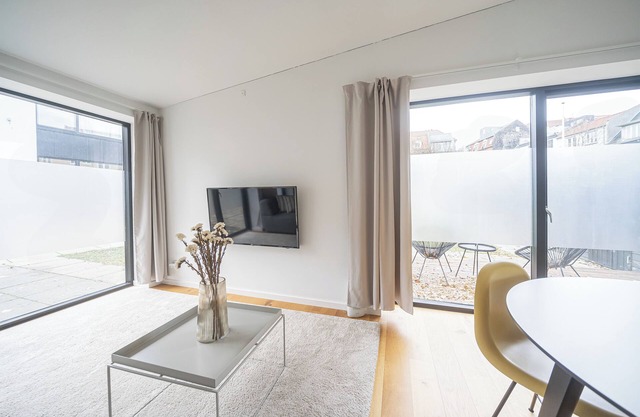 Private 1-bed Townhouse w/terraces - 157