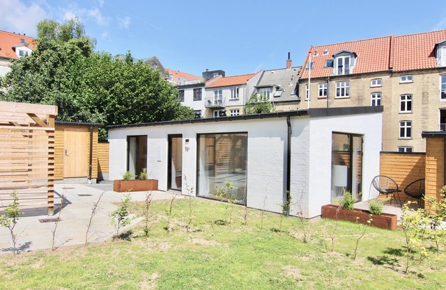 Private 1-bed townhouse w/terraces - 158