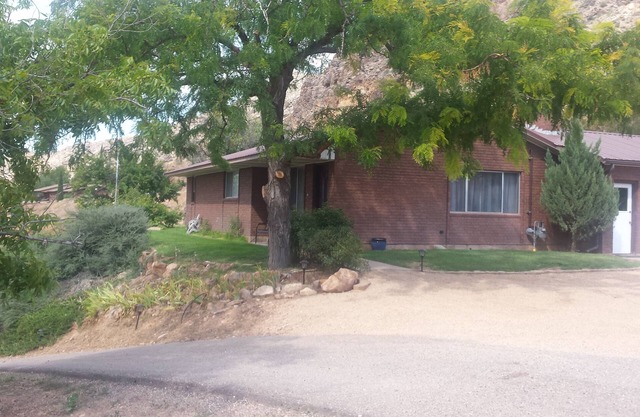 Private 2 Bedroom/2 Bath Home, close to Zion National Park