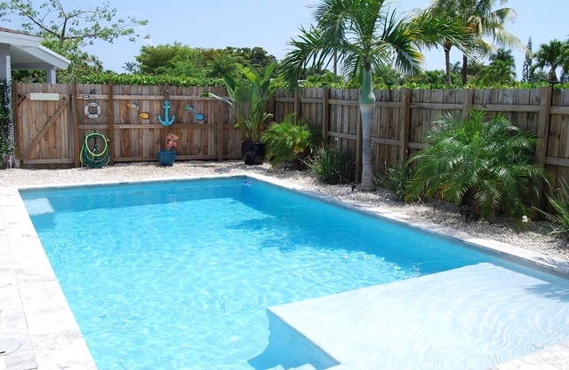 Private 3/2 home, heated salt water pool, under 3 miles to beach