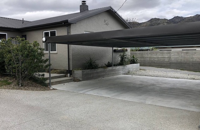 Private 3 bedroom house in Old Cromwell. 2 min to the lake.