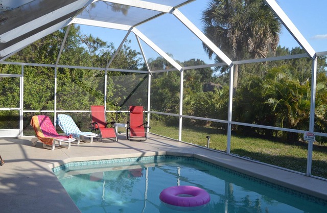 Private 3 bedroom home in golf comunity with heated pool 15 minutes to beaches