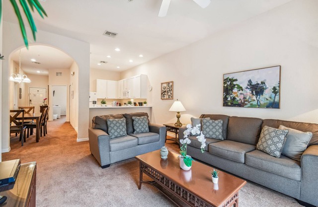Private 3rd-Floor Bahamas Bay Apartment – No Rear Neighbors!