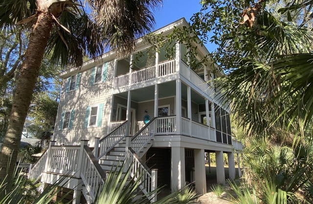Private 4BR/4.5BA House w/2 Golf Carts- Close to Beach and Marina